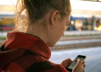 psychology of not responding to text messages